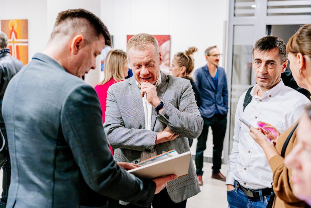 565634571 1363428345784384 1751921841135553286 n